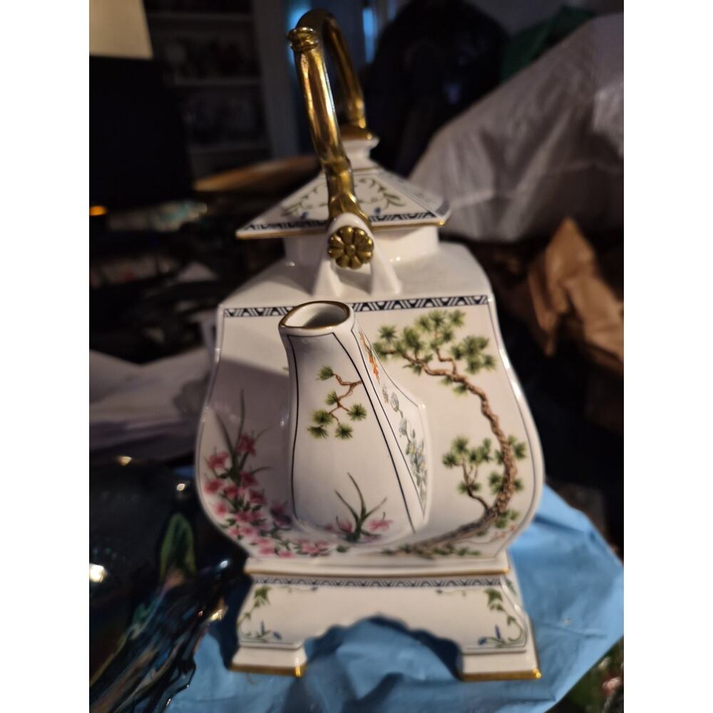 Vintage Naoko Nobata Franklin Mint Birds And Flowers Of Orient porcelin Teapot